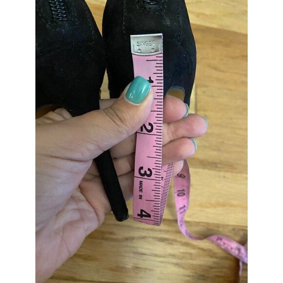 Report Fleure Black Suede Cutout High Heel Ankle Booties With Back Zipper sz 5.5 - Picture 6 of 9